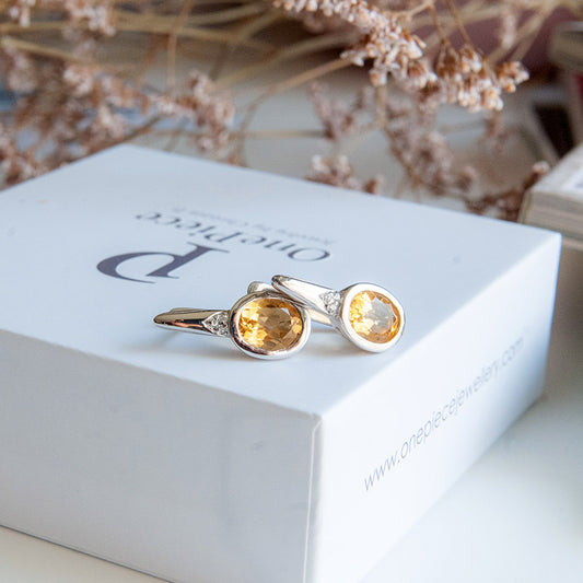 עגילי כסף "הלן" עם אבן סטרין