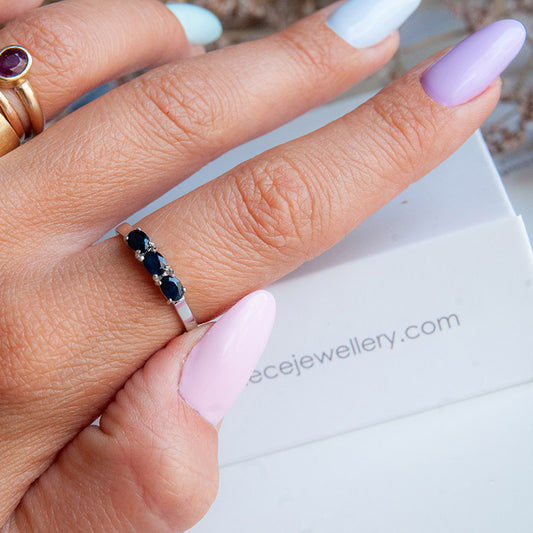 טבעת כסף "אוליב" עם אבני ספיר