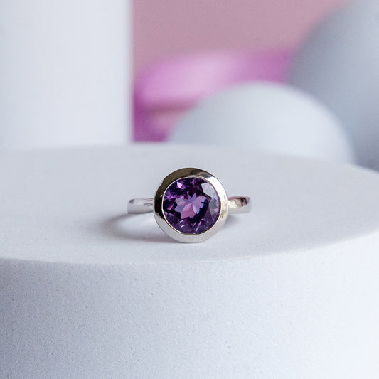טבעת כסף "ניקול" עם אבן אמטיסט