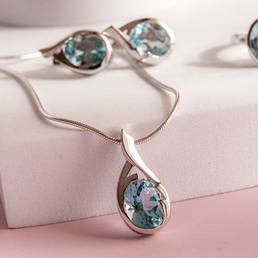 תליון "לילי" עם בלו טופז