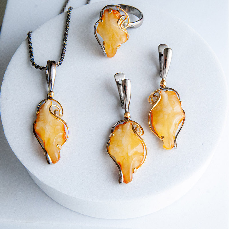 טבעת כסף עם ענבר צהוב בעבודת יד