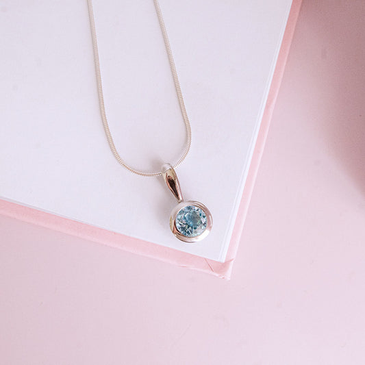 תליון כסף "ניקול" עם אבן בלו טופז