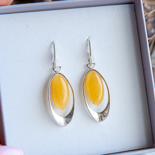 עגילי אלגרה עם ענבר חלבי