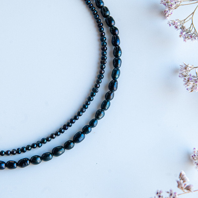 BLACK BEATRICE שרשרת פנינים