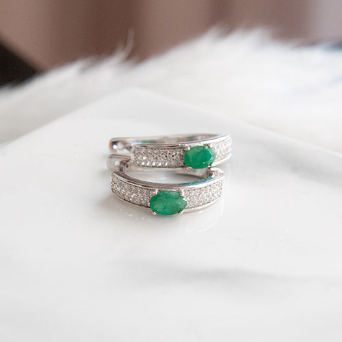 עגילי כסף "בלום" עם אבני אמרלד