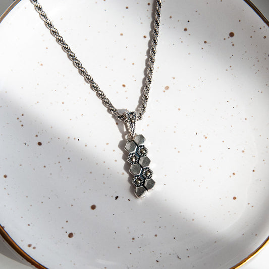 BEE תליון כסף