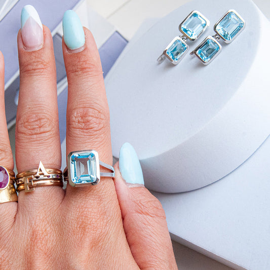 MADY טבעת מכסף טהור עם אבני בלו טופז