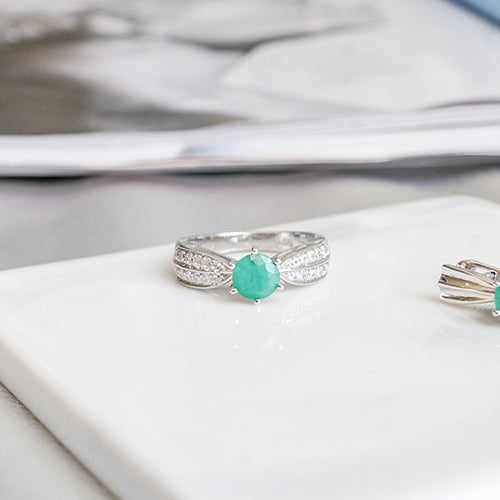 טבעת כסף "מיה" עם אבן אמרלד