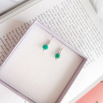 עגילי כסף "קייט" עם אבני אמרלד