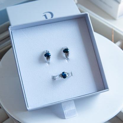 טבעת כסף טהור "ג'יין" עם אבן ספיר