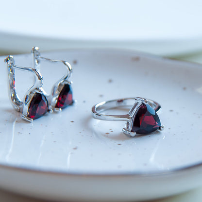 טבעת כסף "לילי" עם אבן גרנט