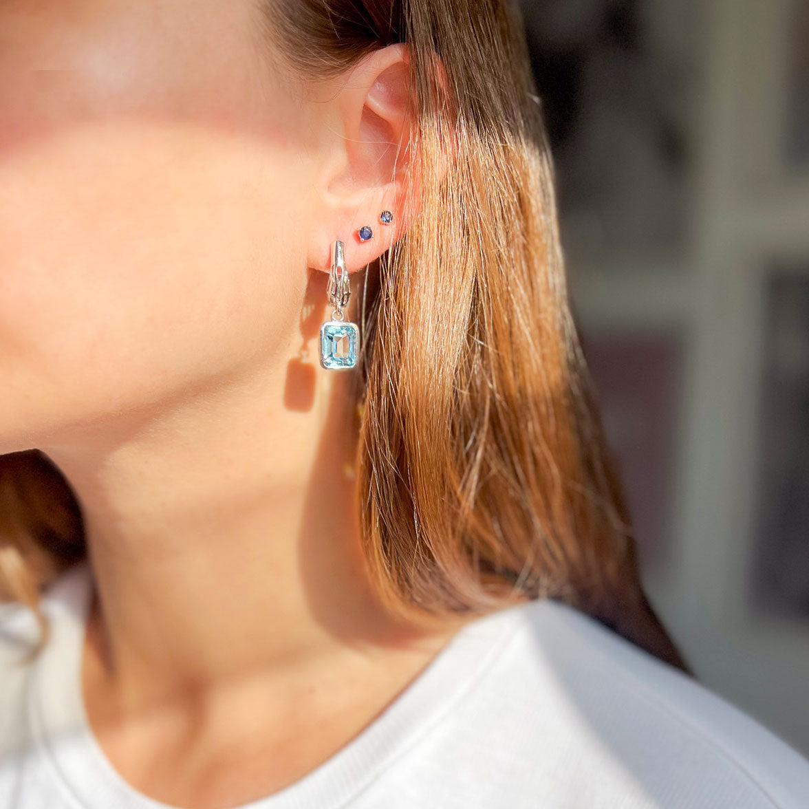 עגיל כסף "בלייר" עם אבני בלו טופז