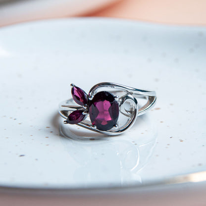 טבעת כסף "לינדה" עם אבני גרנט