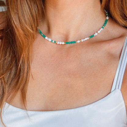 שרשרת פנינים בשילוב אבני אגת ירוקות