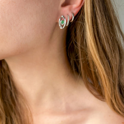 עגילי כסף "אגתה" עם אבן אמרלד