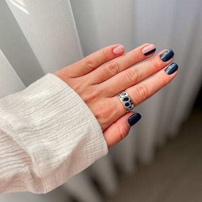 טבעת כסף טהור  "שרלוט" עם אבני ספיר