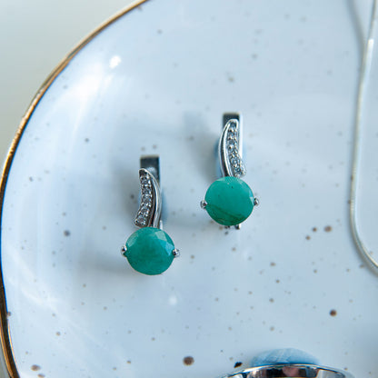 עגילי כסף "קייט" עם אבני אמרלד