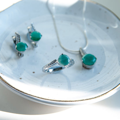 טבעת כסף "קייט" עם אבן אמרלד