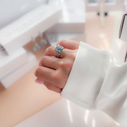 טבעת כסף "בלייר" עם בלו טופז