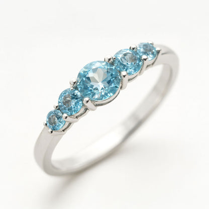 טבעת כסף במראה קלאסי עם אבני בלו טופז