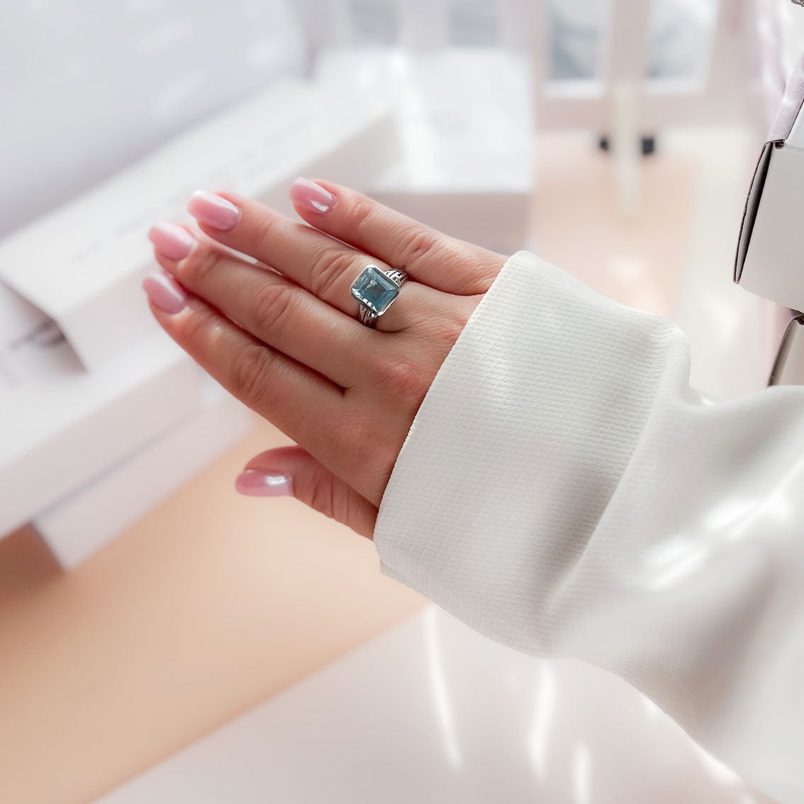 טבעת כסף "בלייר" עם בלו טופז