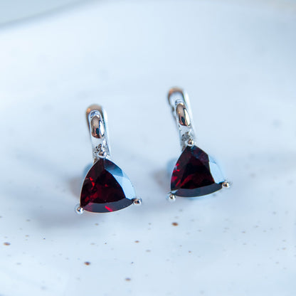 עגילי כסף "לילי" עם אבני גרנט