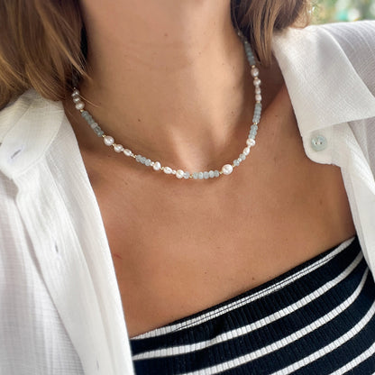 CRETE שרשרת פנינים ואבני אקוומרין