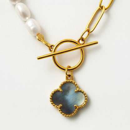 שרשרת חצי-חצי "נטע" גולד עם פנינים ותליון תלתן