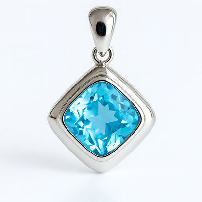 תליון כסף טהור "מונרו" עם אבן בלו טופז