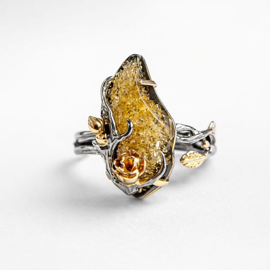 טבעת כסף צוף עם ענבר ירוק בעבודת יד