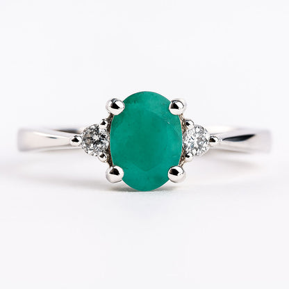 טבעת כסף "אסיה" עם אבן אמרלד