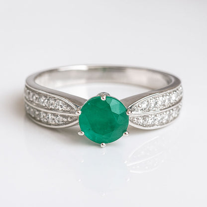 טבעת כסף "מיה" עם אבן אמרלד