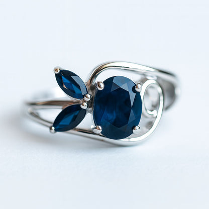 טבעת כסף "לינדה" עם אבני ספיר