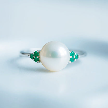 טבעת כסף "פיונה" עם פנינה ואמרלד