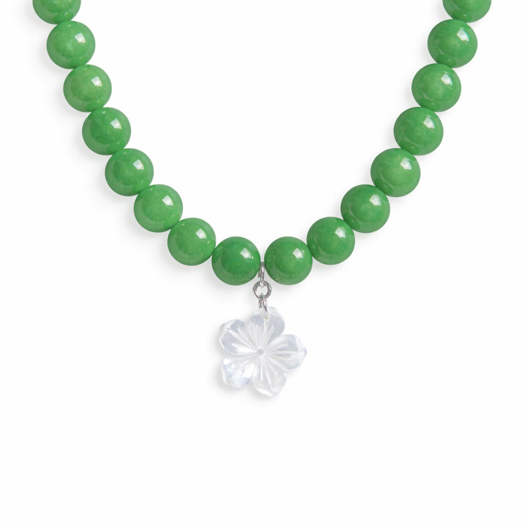 שרשרת ליה ירוק בהיר מאבני ג'ייד עם תליון צדף