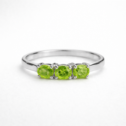 טבעת כסף "אוליב" עם אבני פרידוט