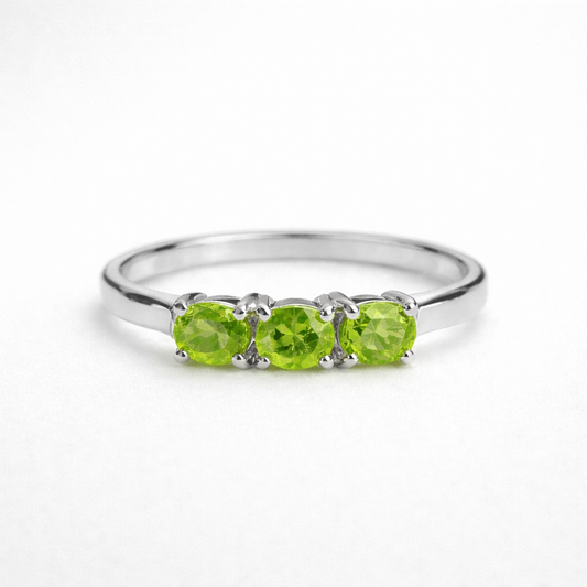 טבעת כסף "אוליב" עם אבני פרידוט