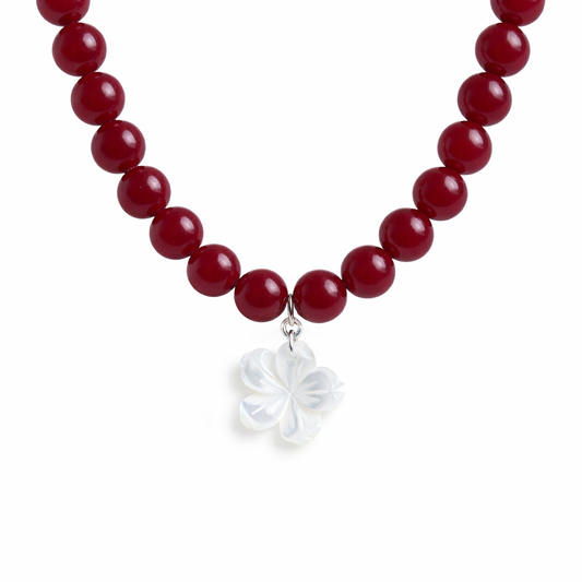 שרשרת ליה בורדו מאבני ג'ייד עם תליון צדף