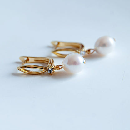 G עגילי פנינה קייסי