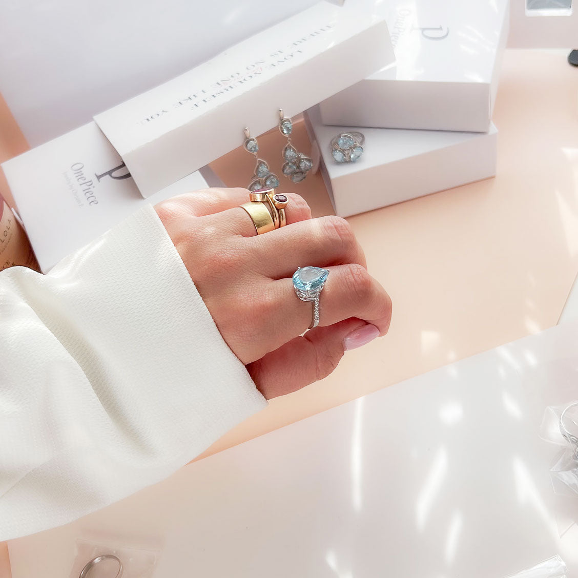 טבעת כסף "אליסיה" עם בלו טופז