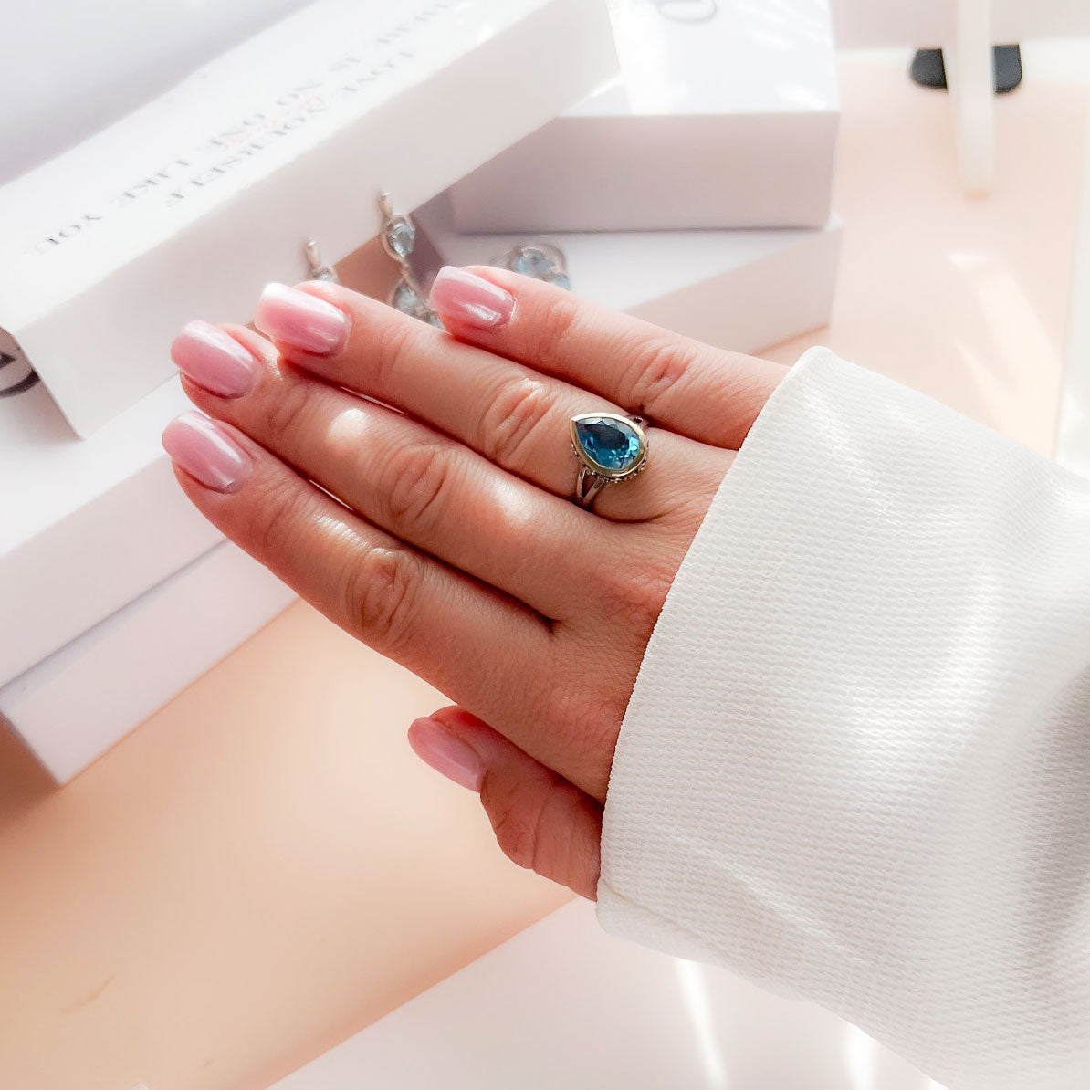 טבעת כסף "שיה" עם בלו טופז