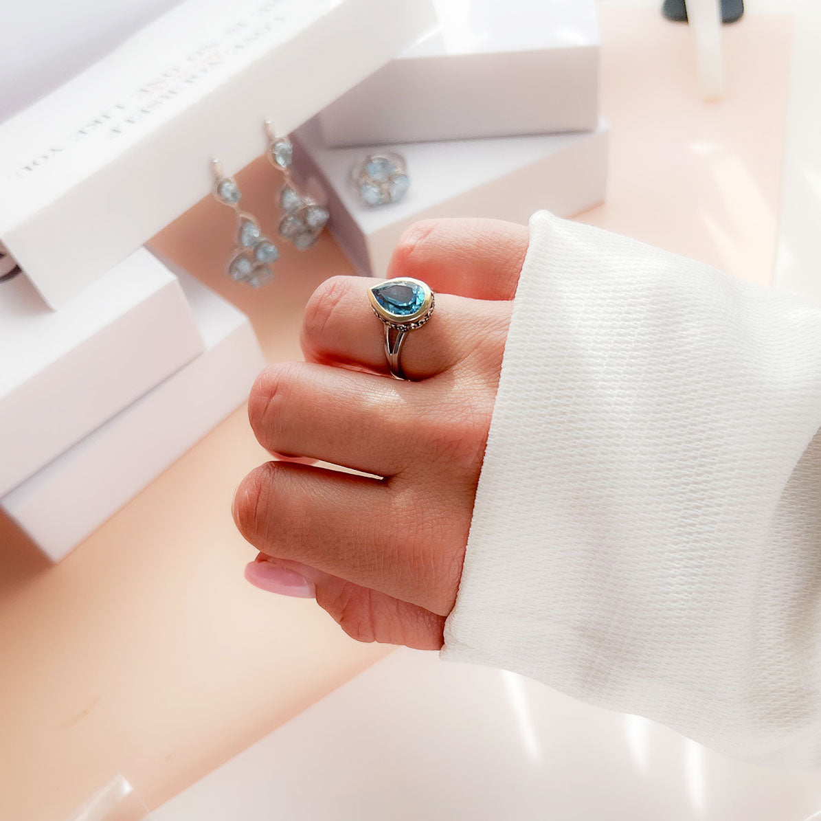 טבעת כסף "שיה" עם בלו טופז