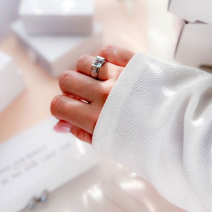 טבעת כסף "מונה" עם אבן בלו טופז