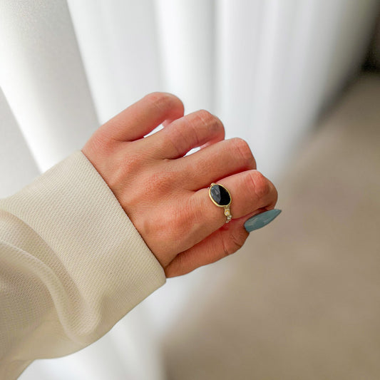 טבעת ונוס בעבודת יד עם אבן אופל