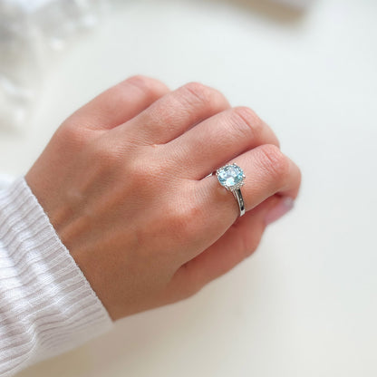 טבעת כסף "סופי" עם אבן בלו טופז