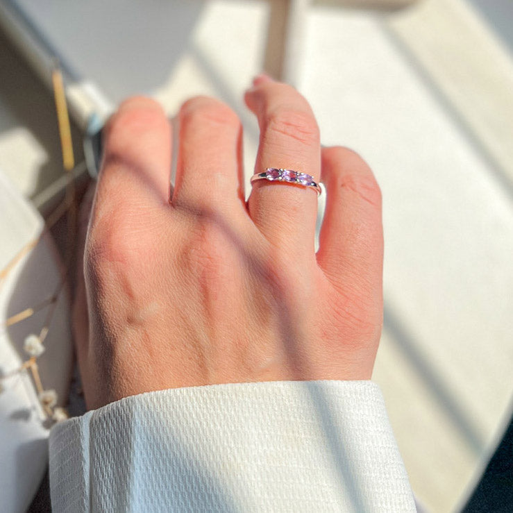 טבעת כסף "אוליב" עם אמטיסט בהירה