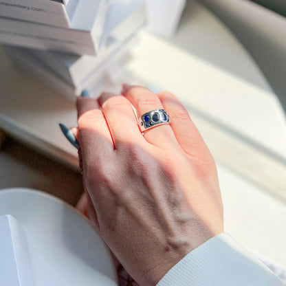 טבעת כסף טהור  "שרלוט" עם אבני ספיר