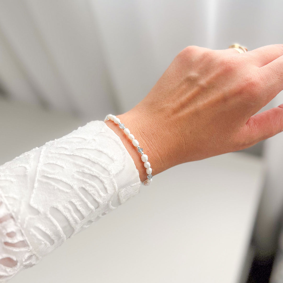 צמיד פנינים בשילוב אבני אקוומרין