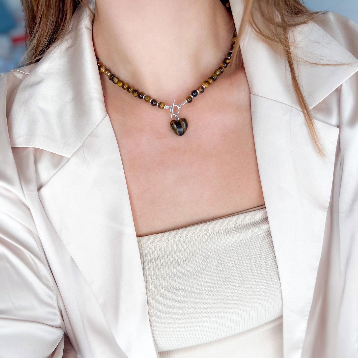 שרשרת מאבני עין הנמר עם תליון לב