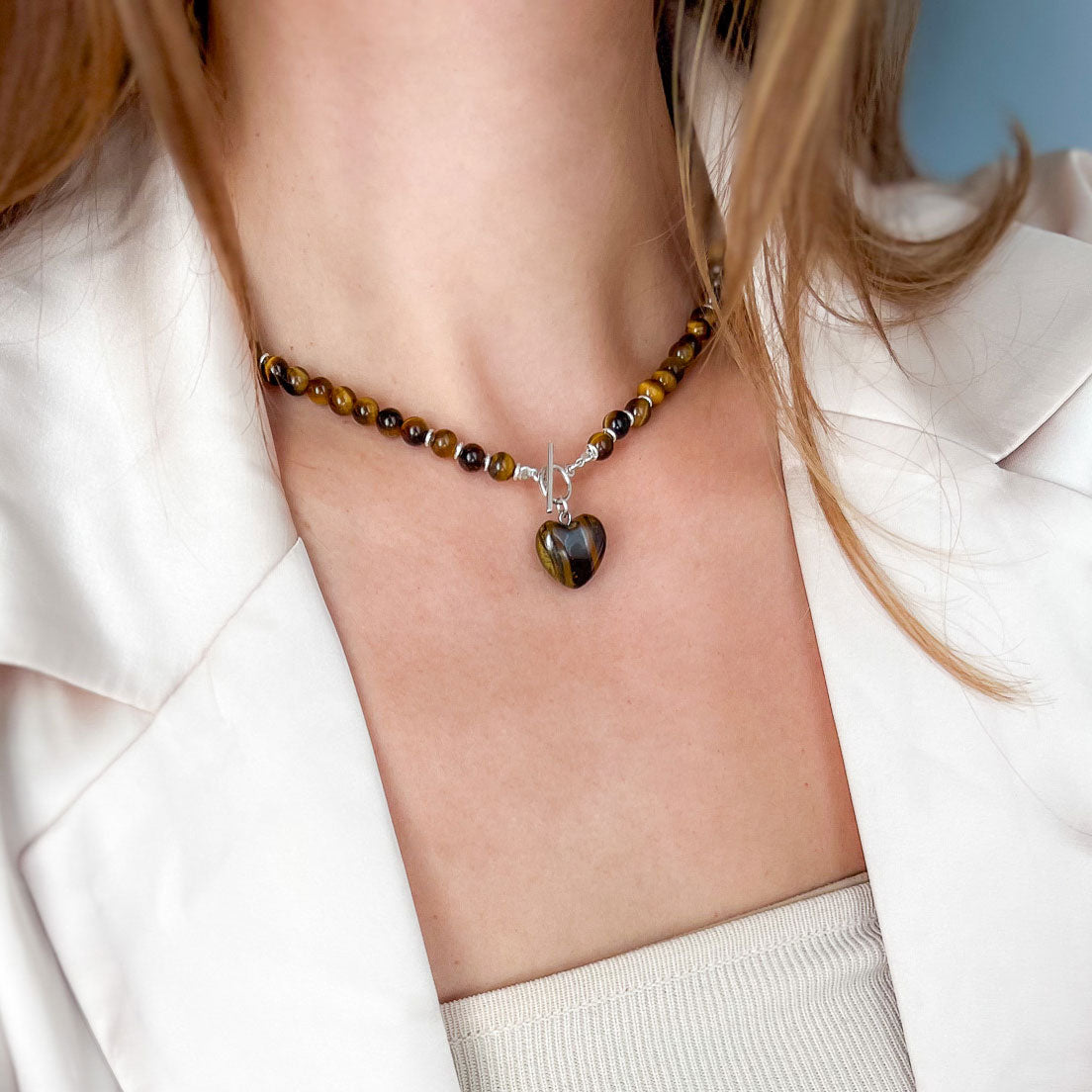 שרשרת מאבני עין הנמר עם תליון לב